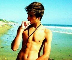 I gave you a free follow. please follow @Louisalmostyles and ask for a follow back HE will... yeah. hot guy directioner ;)