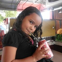eu sou divertida  gosto muito de brincar com meu irmao