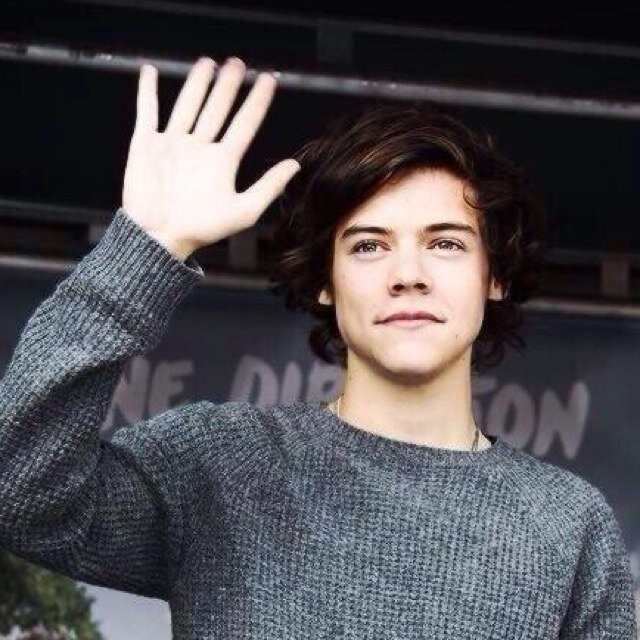 follow @alourmclock please :)