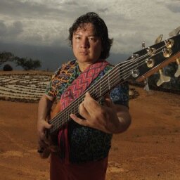 Bajista, Contrabajista, compositor y creador de versiones para bajo eléctrico de obras colombianas tradicionales y propias. Versatil productor musical