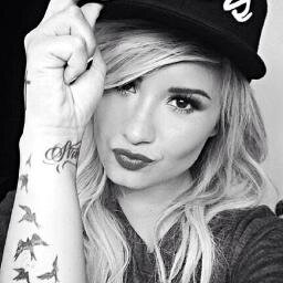 I'm a good girl who haven't been caught.                                      My family is the fandom and my life is music. ♥