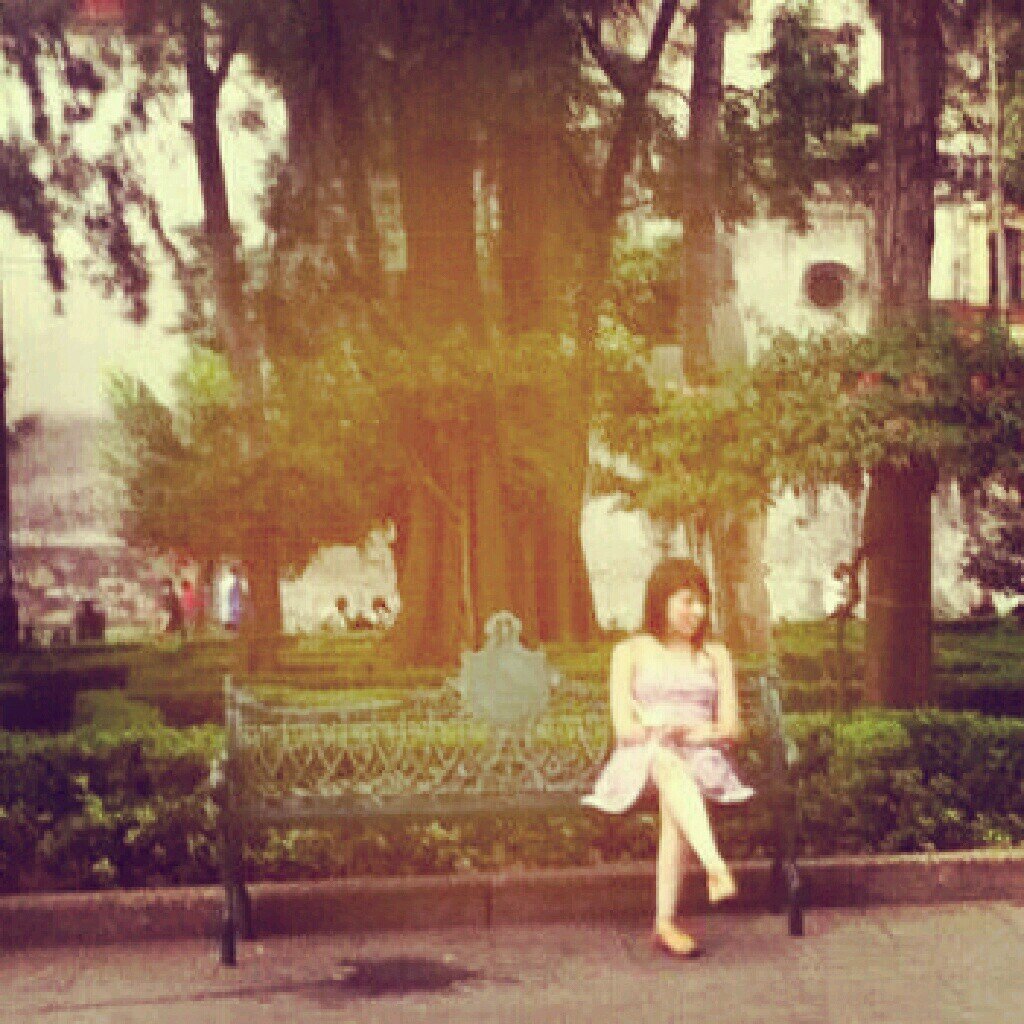 Bailar, soñar, creer, escribir, leer, opinar, crear, sonreir, amar y aprender. Esta soy yo.