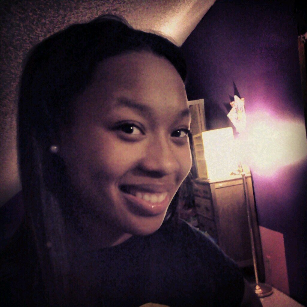 im beautiful!!! & a °senior° love being me !!! im silly,goofyy,an rude at times!! I love my bestieess and familyy !!! *im a Christian*