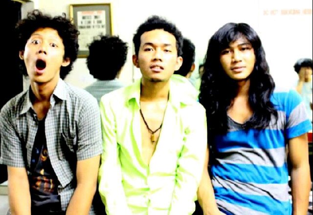 3 SETANGKAI @DonsapRNR @glhadprn @adultstones | For info & event,contact 539DFA0D