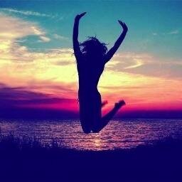 Ser feliz no es una emoción permanente, sino un estilo de vida. Dale Me Gusta a nuestra pagina y comienza a cambiar tu vida...