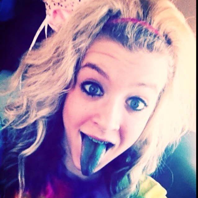My favorite color is SPARKLES! I love Blue Gatorade! Dance, Track, Baseball, Football and Soccer are my sports! Single but crushing!! Snap chat- kimberly_annnnn