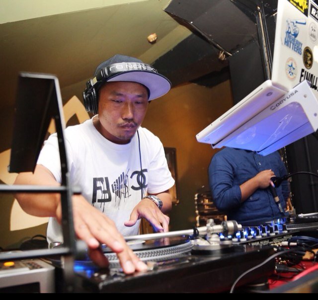 佐賀,武雄でDJやってます。
ブッキング等よかったらお願いします！！
2ヶ月に一度のGET FUNKでのﾚｷﾞｭﾗｰ
”Sweet Jamも大好評中！！