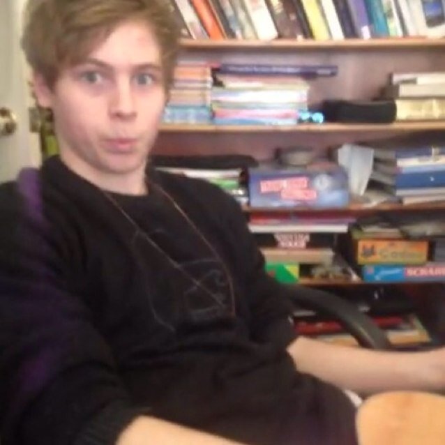 hiiiii @hazedhemmo just gave you a free follow so please follow her and she will follow back just ask! thanks ily :)