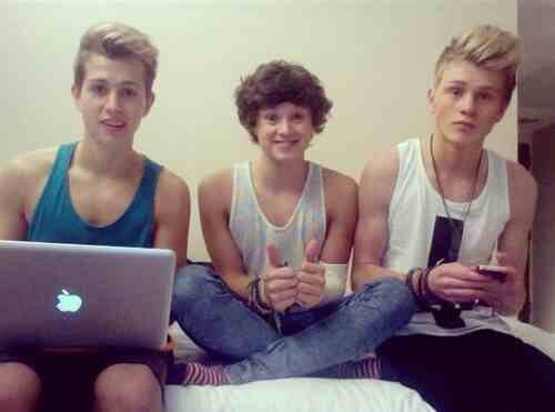 officialvamper's profile picture. Just another fangirl...hoping for a fairytale