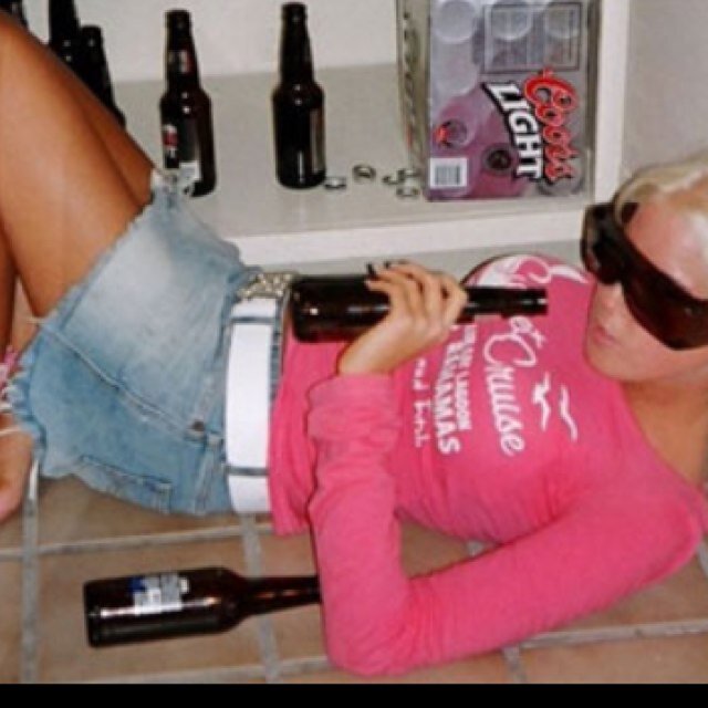TheCollegeGirl9's profile picture. Just your average, single, functionaing alcoholic navigating through her senior year in college