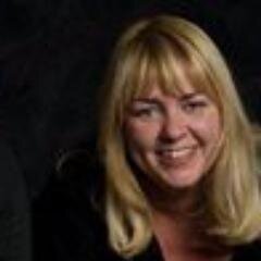 Office manager bij ZekerWonen Makelaardij, hou van lekker eten, koken, zumba en gezellige avonden met vrienden.