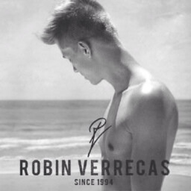@Robinverrecas follows me (: and yes, we talk.