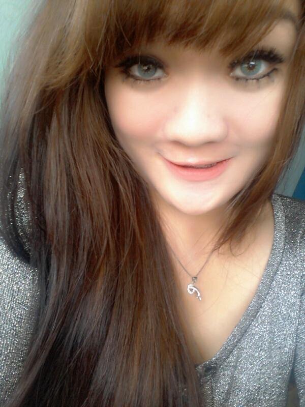 Icha_ayien's profile picture. ♥•· Parents,problems,friends,fakes,boys,love, crushes,dating,responsibilities,drama,heartaches, failures,stress,happiness it's LIFE ♥•·  ( ♥͡▽♥͡ ) Fajrin akbar