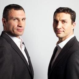 Fans for Dr. Eisenfaust Vitali Klitschko and Dr. Steelhammer Wladimir Klitschko.

#TeamKlitschkO