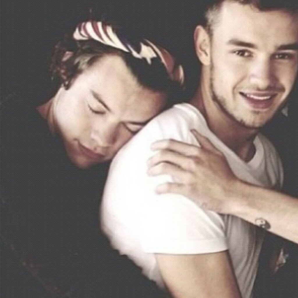 ILOVE ONE DIRECTION SO MUCH,THEY ARE MY LIFE WISH THEY KNOW HOW MUCH I LOVE THEM,ZAYN LOUII HARRY LAIM NAILL PLEASE FOLLOW ME.♡