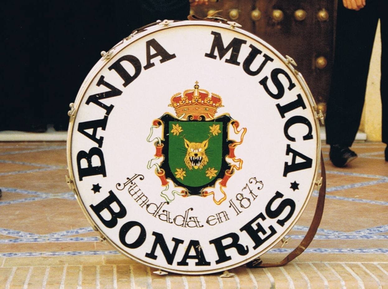 Cuenta Oficial de la Asociación Cultural Banda de Música de Bonares. Fundada en 1873. Historia, presente y futuro son nuestros escudos.