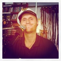 LouSoSad's profile picture. Não presto e vou magoar mais tarde ou mais cedo aqueles que me são proximos...
Por isso, como se costuma dizer por aqui: Um olho no burro e outro no cigano