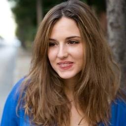 17. Cazadora de sombras, no te conviene tenerme de enemiga. Valentine me tiene prisionera y tengo que seguir sus ordenes, enamorada de Jonathan