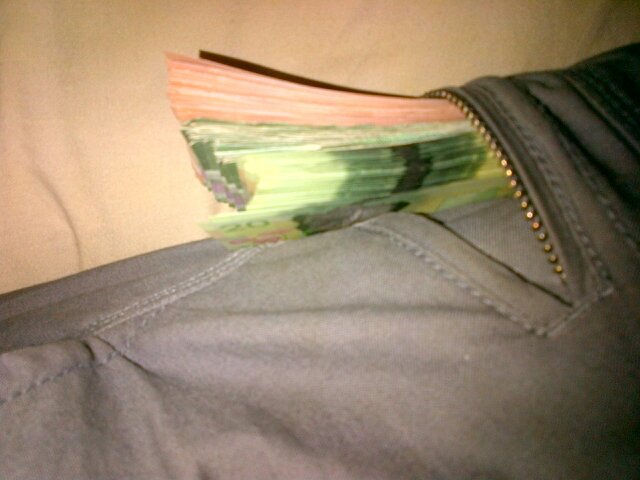 I Was BoRn PoOr.... JusT TryNnA LivE GoUrD NoW We Can't ComPlain.....!!!!