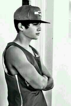 I'm inlove with Austin Carter Mahone.He's my life,my world,my everything,He's helped me through so much,He saved my life.I love him with all my heart.
