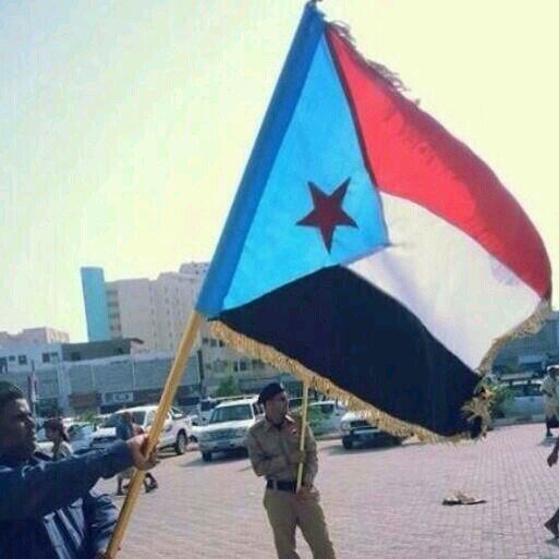 الخاص مهمل/‏أنا جنوبي قلتها وراسي علي
هم عزوتي لا ثارت أمواج الكروب
شوقي لهم في داخلي يغلي غلي
فديتهم في كل وقت وفي كل صوب