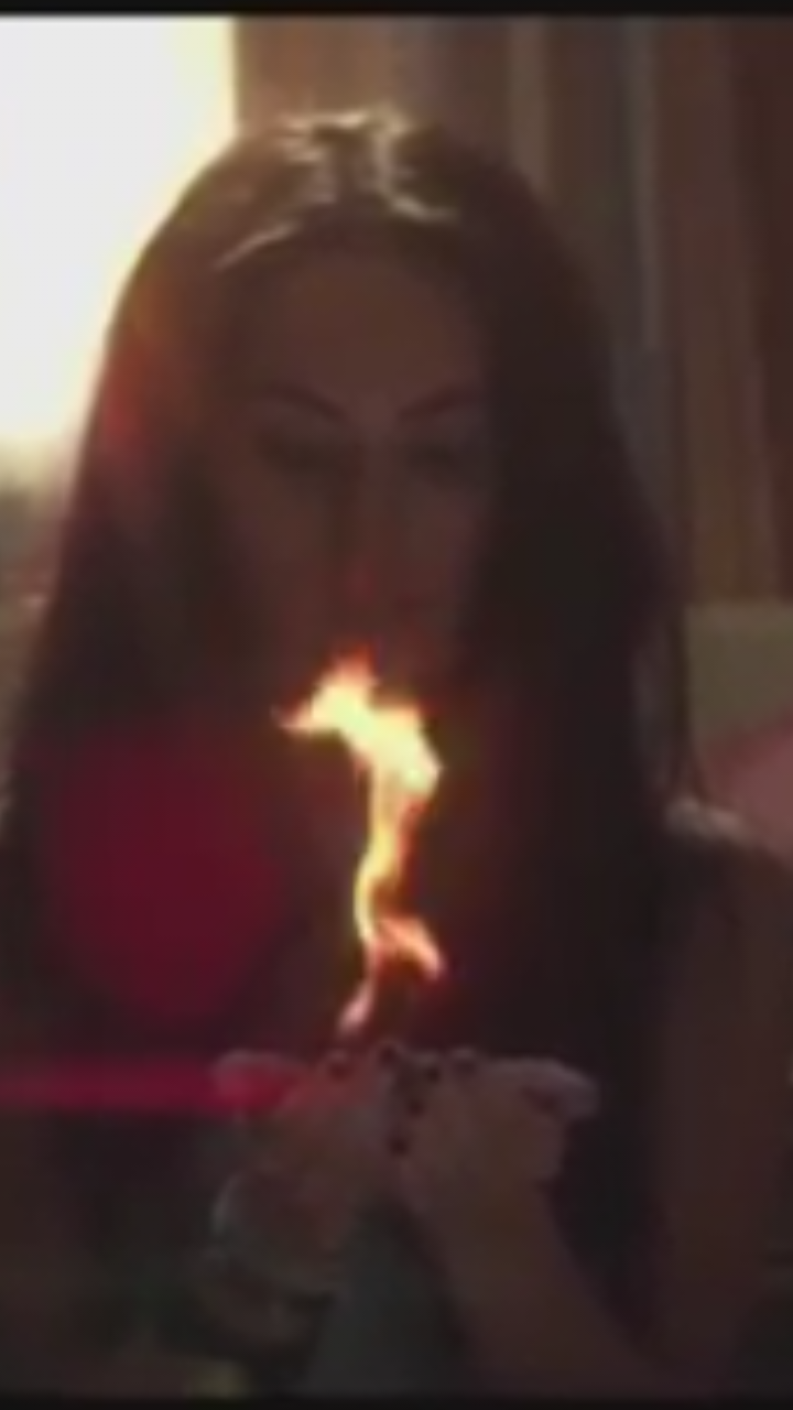 ‏‏‏‏‏عز اللي يعزك والباقي في حريقه.
