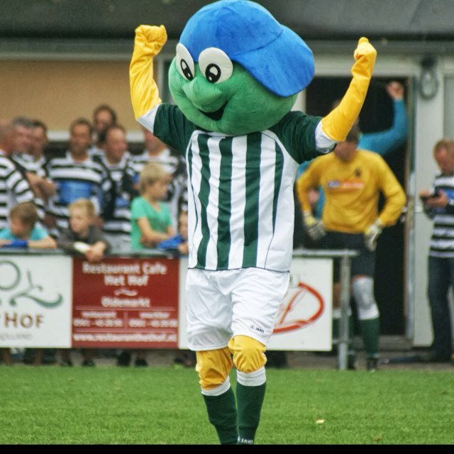 Mascotte van voetbalvereniging F.C. Oldemarkt. Woonplaats: in de sloot naast de HenkMooiweerlaan.