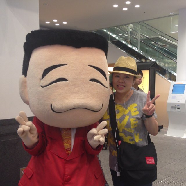 LLP21を機に、ほっておいたTwitter(見るだけになっていた)を、フルネームから名前を変えて、ちょこちょこ始めてみようと思います。あたしは、aikoジャンキーです。ちなみにaikoと同じ誕生日という運命。aikoジャンキーさんと仲良くなりたいので、よろしくお願いします。