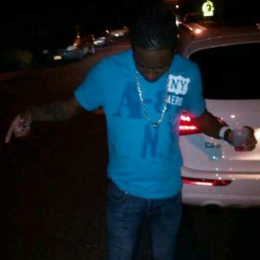 CEO of KonSiKwenz Intl. Sound #TeamFollowBack #TeamDJs For BOOKING and INFO contact DJKonSiKwenz@gmail.com Kik: DJ_KonSiKwenz