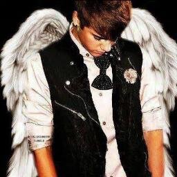 Belieber , nigdy nie zniżaj swojej głowy nikomu , kto cię krytykuje. Twoja korona nie może upaść , moja księżniczko ~ @justinbieber 33