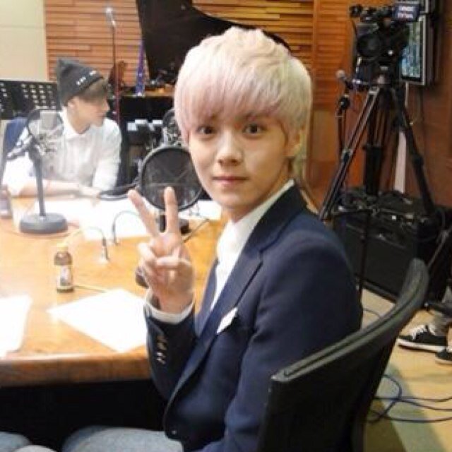 EXO Luhan(bot)
つんでれるるぼっと