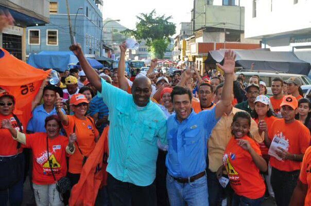 Para ser un líder Político hay que ser un líder Social  Dios tu eres mi padre trabajador Social Amen.