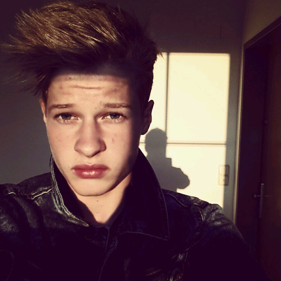 Hey, i'm Fabio & i really love Justin Bieber *.*, he's my idol & insperation *.* #BELIEVE