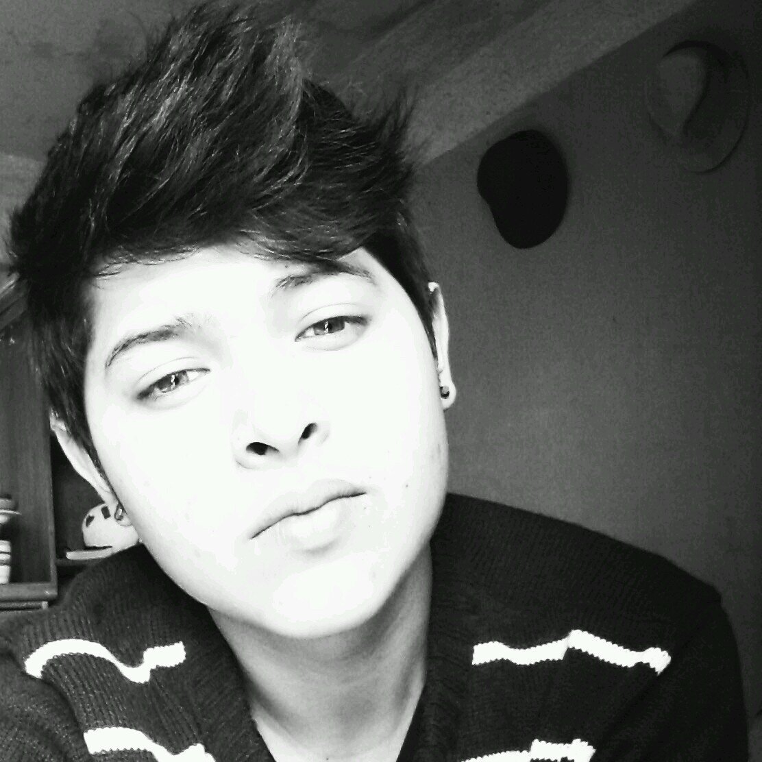 IkErRoSesS's profile picture. No vivas para que tu presencia se note si no para que tu ausencia se sienta!