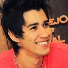 Nunca pensei que um dia fosse ser assim
Você chegou sem dizer nada tomou conta de mim. ♪
#GusttavoLima