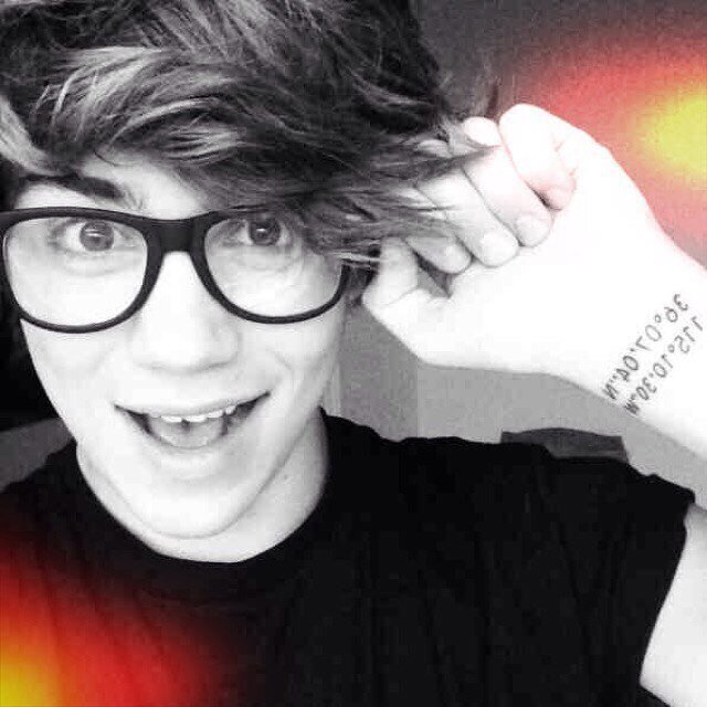 THIS IS A FREE FOLLOW GO FOLLOW @littlemixfbase OR LOSE IT