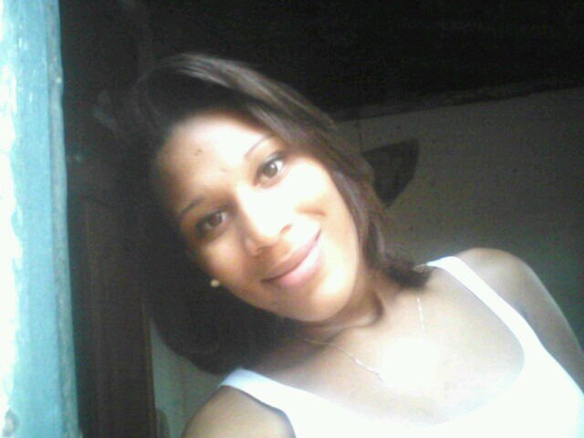 Sonhadora , Carinhosa .. Fã do @OLeoSantana '' Amo quem Me Ama . Foda-se quem Me Odeia ''