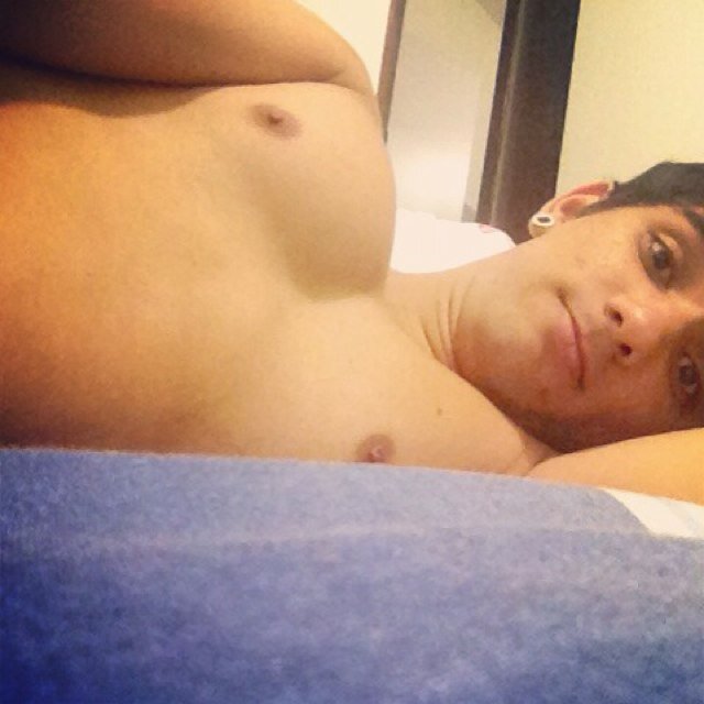 Podem me tirar tudo que tenho , so n podem me tirar as coisas boas que ja fiz pa quem eu amo , eu sou feliz e canto , o universo é ' cançao e eu vou que vou (8)