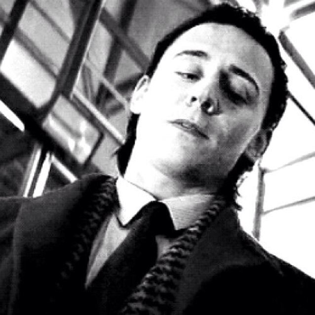 God of Mischief & Lies, living on Midgard. Heartmate of @ValiantCassio… he may be all that keeps me sane… and keeps you safe. #FieryFrost