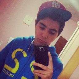 18 anos, desprovido de inteligência, pouco favorecido no quesito beleza, além de sofrer de déficit de atenção.