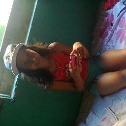sou magrela ...i adorooo rebelde