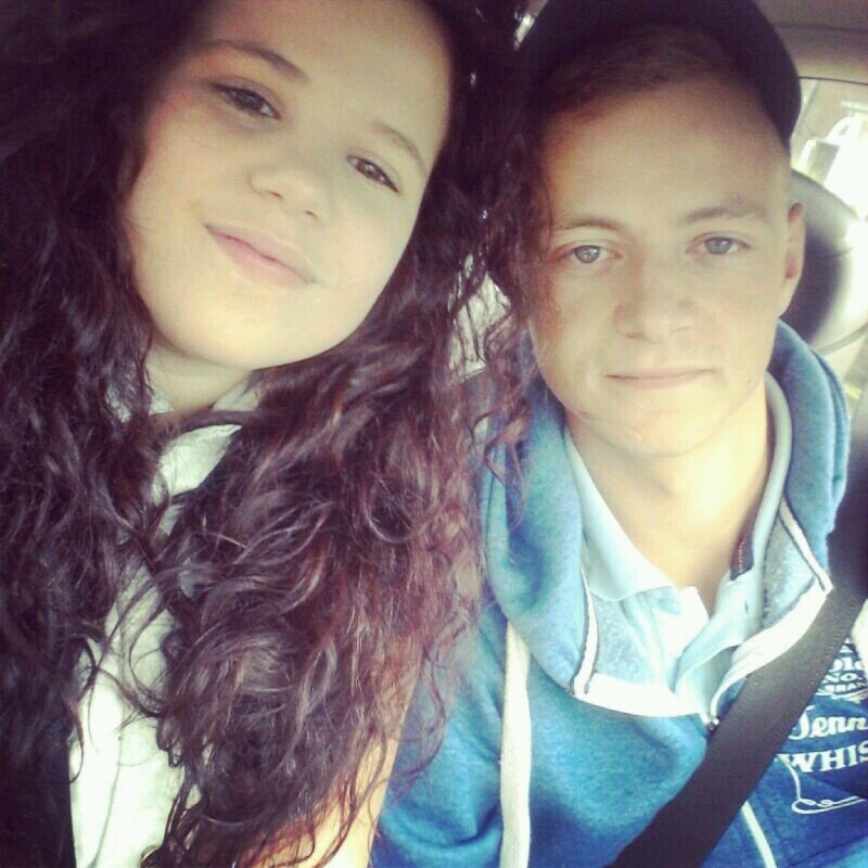 hey ik hou van je schatje je bent mijn alles voor de rest van mijn leven ! x jemeisje @ikhouvanjelle