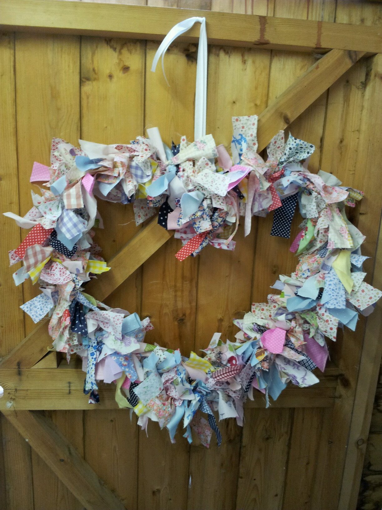 MadeWLoveS2012's profile picture. Made With Love Since 2012
Handmade crafts, from hanging hearts & wreaths, to cards and notebooks.
Find us on Facebook: http://t.co/x2jkC7KWPU
3