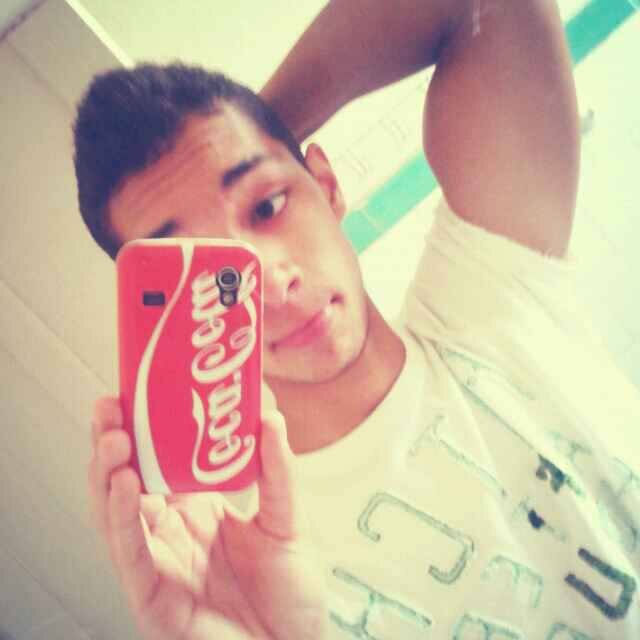 Academia , minha namorada perfeita , futebol , Selena Gomez e cerveja ! #AmoMuitoTudoIsso