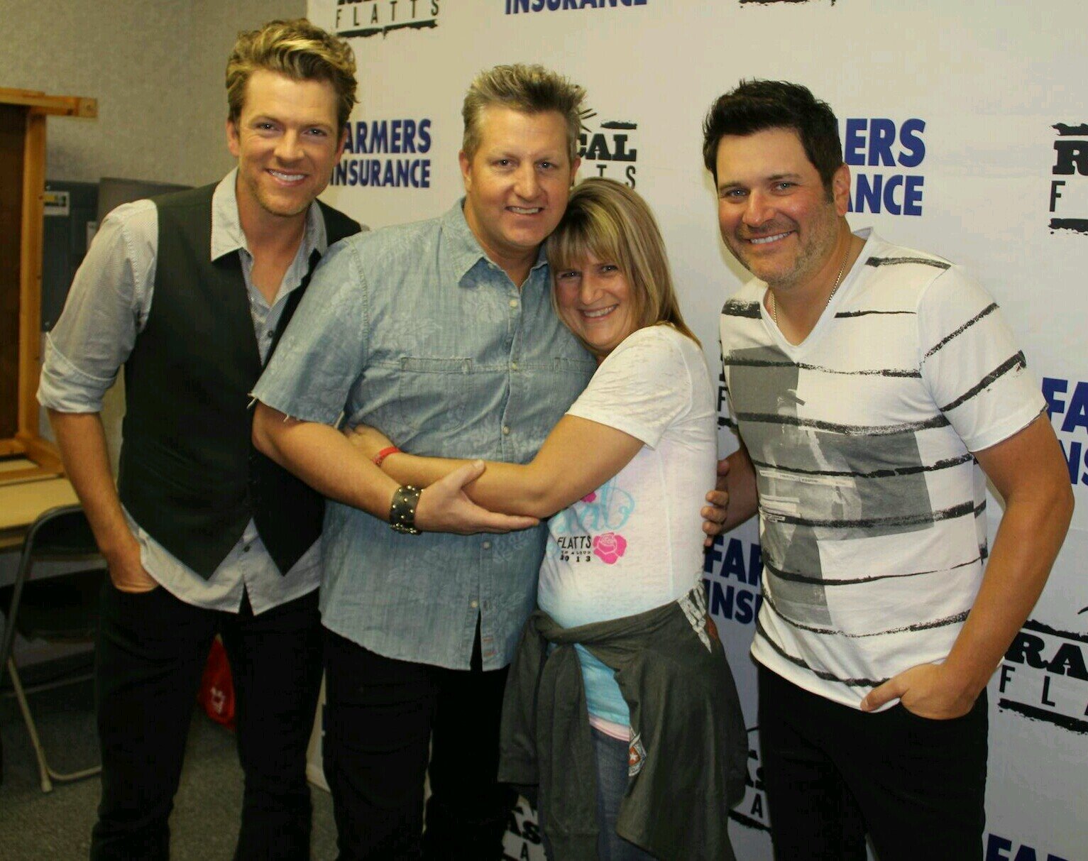 I am a mother of 10 beautiful children! My obsession is Rascal Flatts! I absolutely love them, especially Gary!