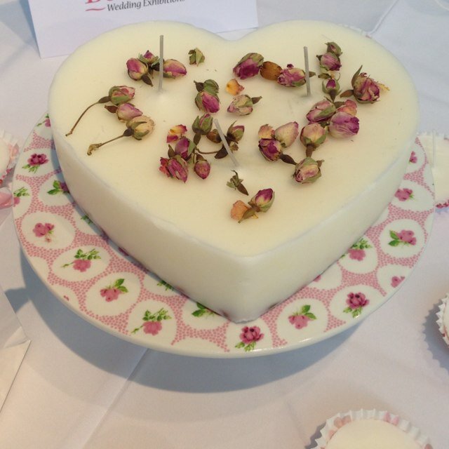 simplyscentshq's profile picture. Handmade in the UK Candles and diffusers to fragrance your home and wedding Perfect for gifts and favours