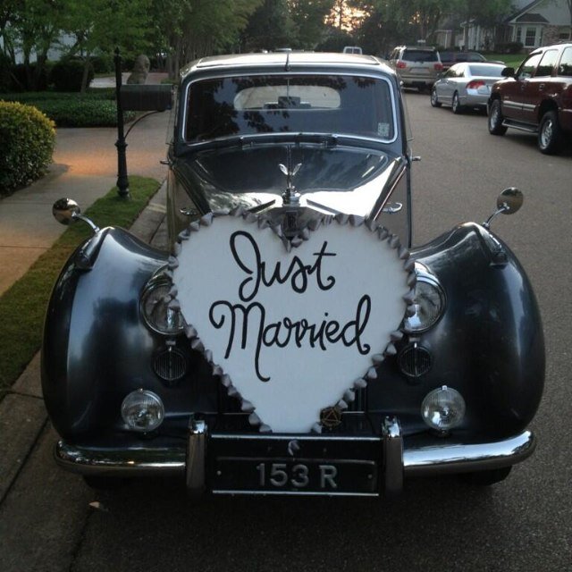SpecDayCarSvc's profile picture. Make your special day even more special when you use this classic 1954 Rolls-Royce Silver Dawn in your wedding photos or to leave your ceremony in style.