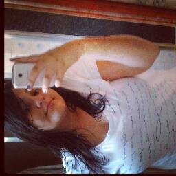 BabiMMota's profile picture. “Você não pode fazer isso. Entrar na vida de uma pessoa, fazer com que se importe com você e desistir assim.”(The Walking Dead)