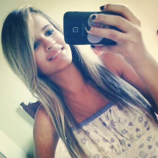 ~ prα voce qe não gostα de mim, trαgo um sorriso sαrcástico, um olhαr sínico e nos lábios α pαlαvrα : FODA-SE! ('yy