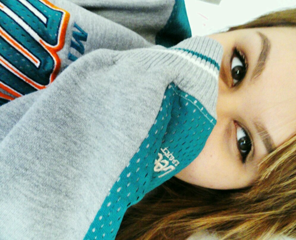 Mexican-Puerto Rican. Fashion, MakeUp, Music, Fitness, Food & Family